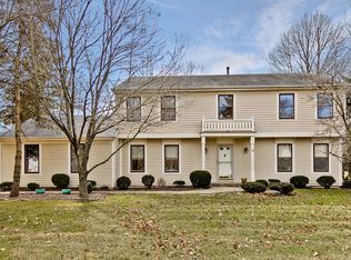 5572 Oak Grove Dr, Long Grove, IL 60047