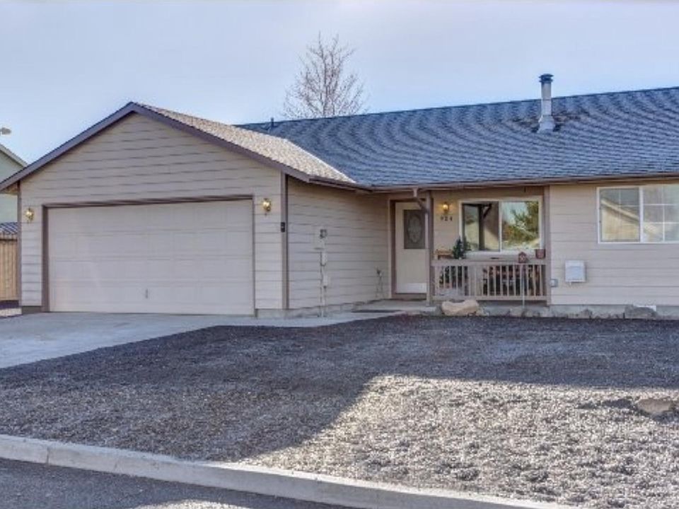 1st image of 904 NE Manzanita St