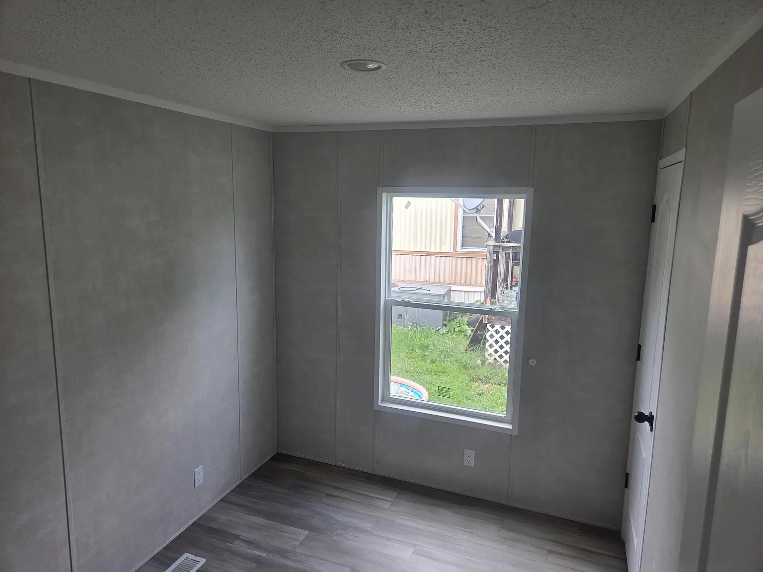 3 bed, $1,130 — Photo 4