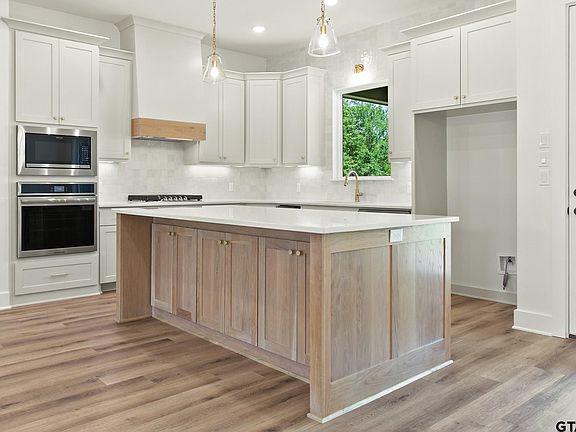 2nd image of 13938 Cedar Vista Ln
