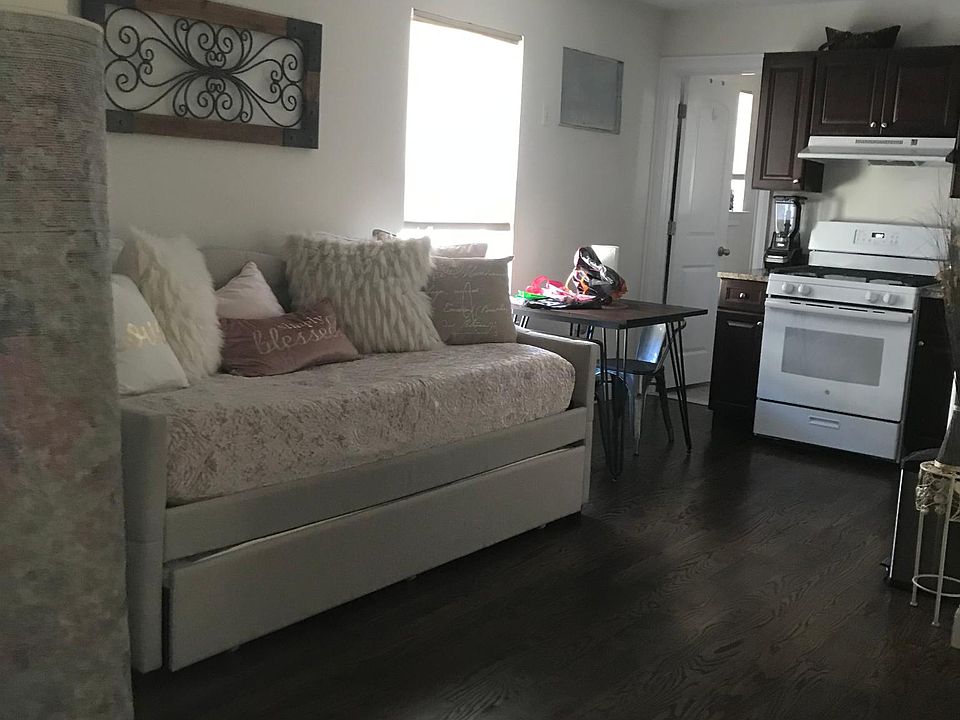 1st image of 84 Berkshire Ln