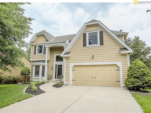 Welcome home to popular Green Meadows and this Pinterest-updated home!