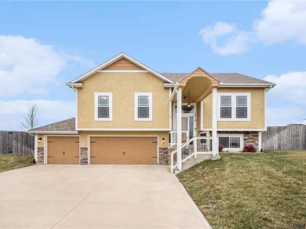 1014 SW Whitetail Dr, Oak Grove, MO 64075