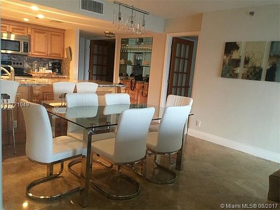 3rd image of 1717 N Bayshore Dr APT 1856