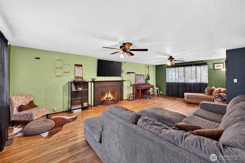 3rd image of 26523 Manchester Avenue