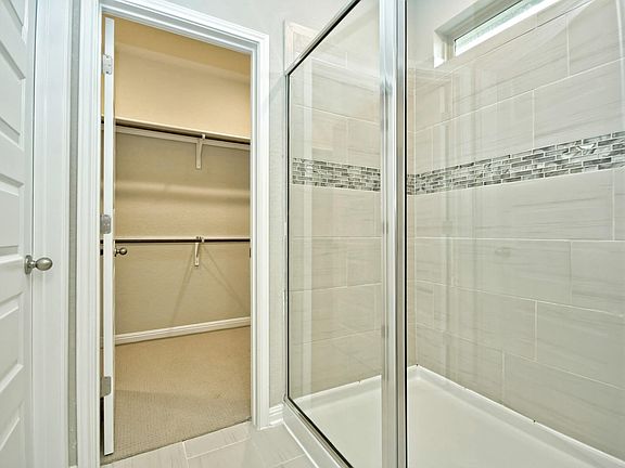 Primary suite bathroom in the San Saba floorplan at a Meritage Homes community.