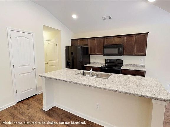 3rd image of 115 Roswell Dr W