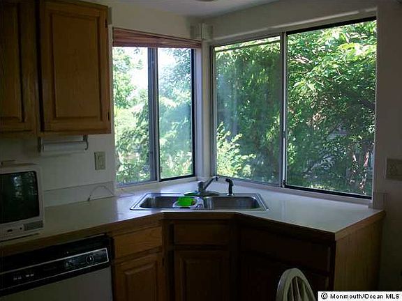 3rd image of 1041 Canterbury Drive #B