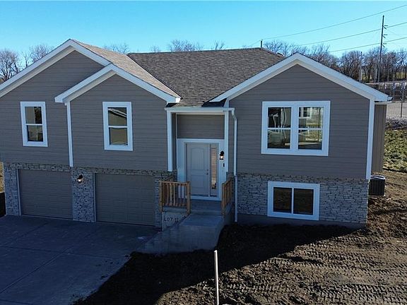 2nd image of 1303 SW Burns Cir