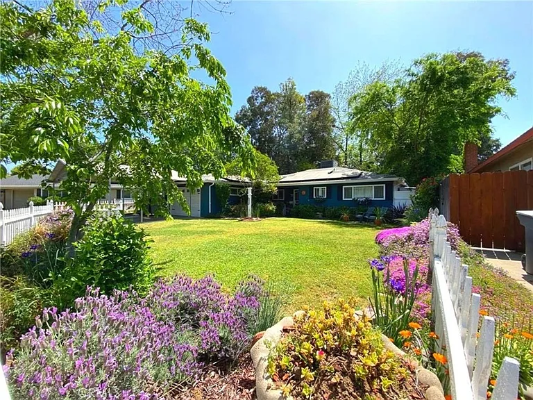 1880 Barnett Way — Photo 1