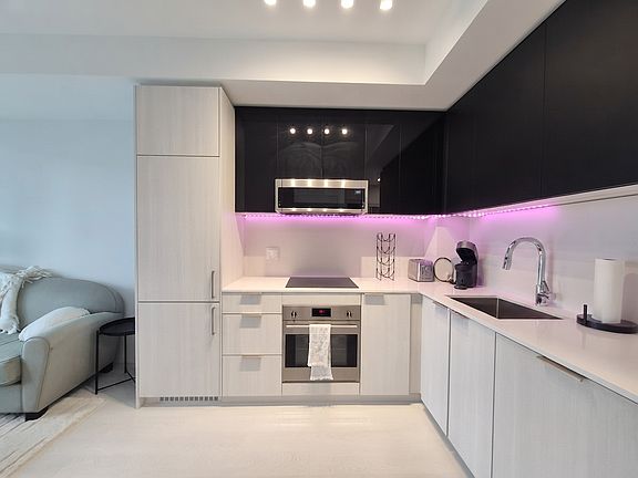 5th image of 308 Jarvis St #1607