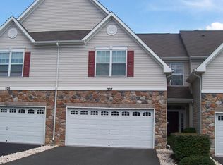 227 Brinley Dr, Pennington, NJ