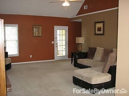 Spacious Living Room
						:
						Walk into an open view of your home.