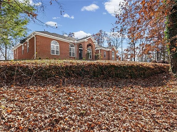 3rd image of 180 Cothran Rd