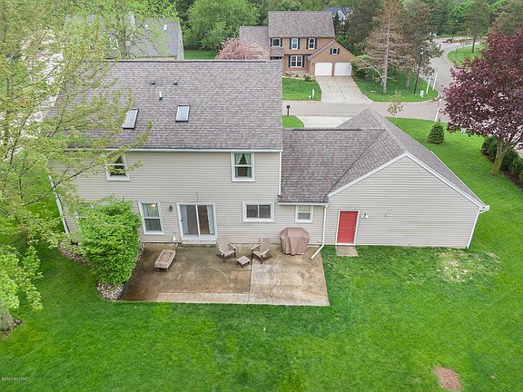 3rd image of 3020 Hunters Hill