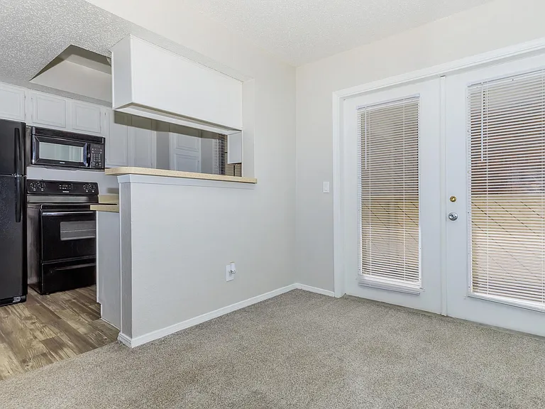 Lincoln Glens Apartments — Photo 48