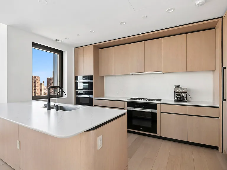 480 Kent Ave #Penthouse 1F — Photo 5