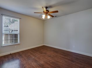 1012 N Robinson St, Cleburne, TX 76031