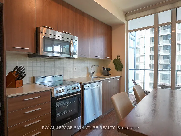105 George St #1214 — Photo 3