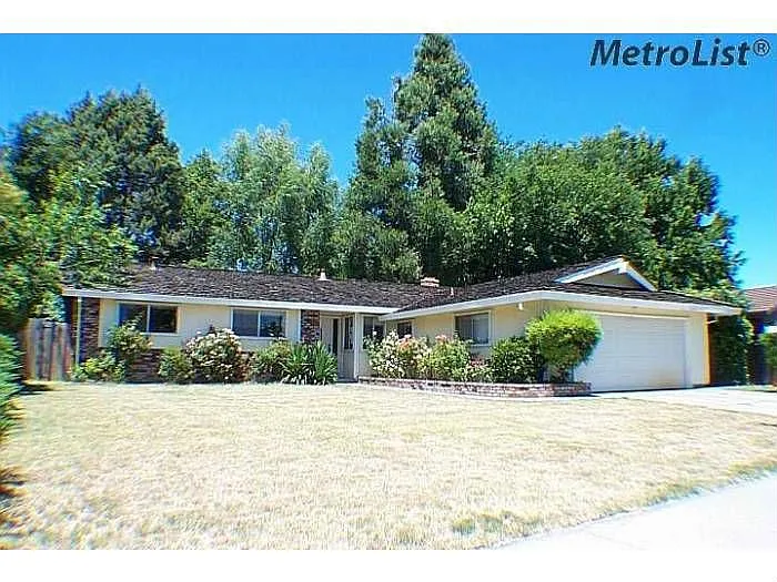 978 Astro Ct photo 1