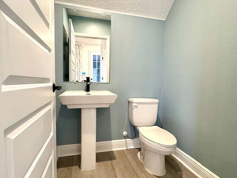 1825 Coastal Ct — Photo 13