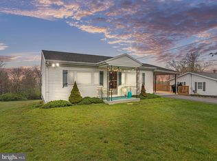 761 Fairview Dr, Berkeley Springs, WV 25411