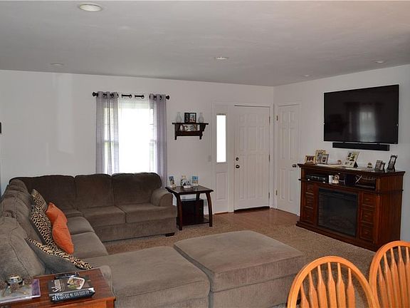 2nd image of 6193 Hollybush Ln