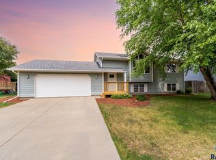 908 E Maywood St, Brandon, SD 57005