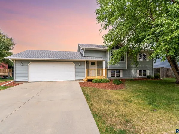 908 E Maywood St, Brandon, SD 57005