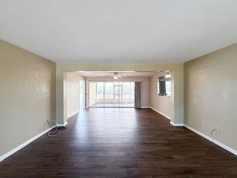 21160 Edgewater Dr — Photo 13
