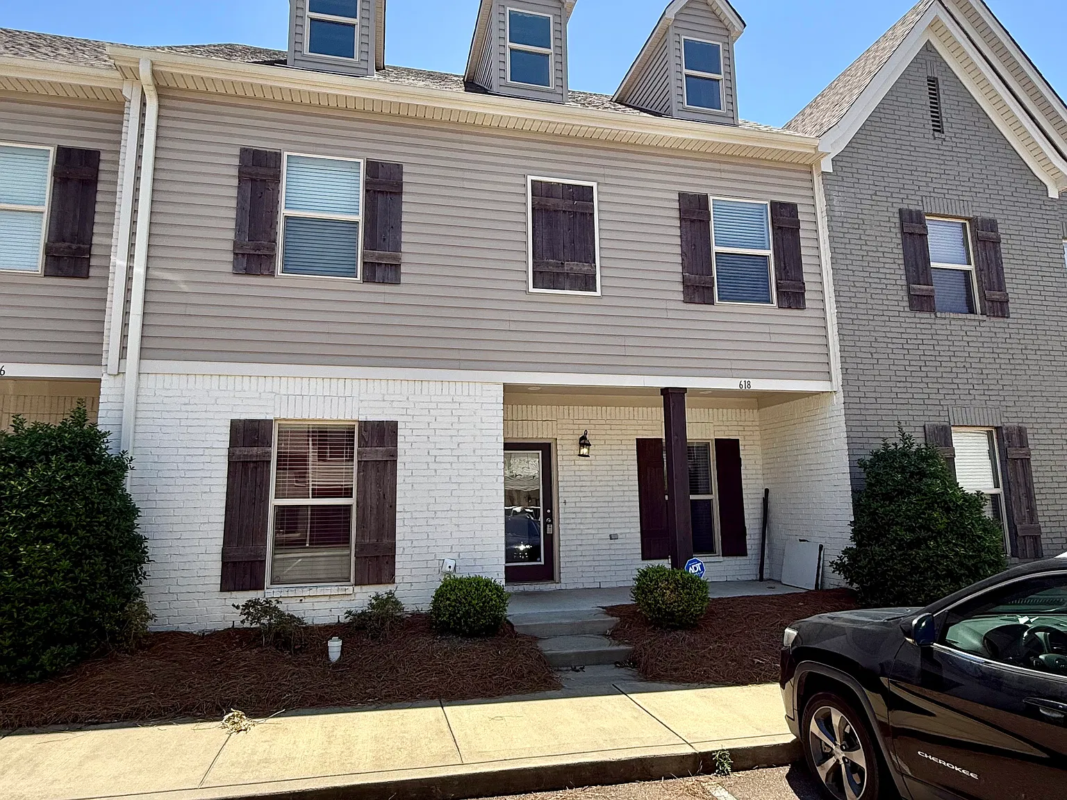4 bed, 4.5 bath, 1888 sqft, $3,500 — Photo 1