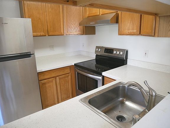 3rd image of 49 Roque Moraes Dr #4