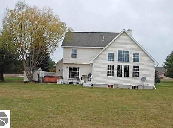 5th image of 5837 Village Dr