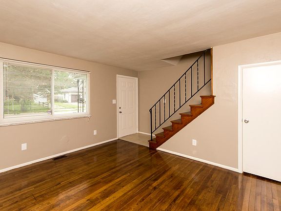 2nd image of 318 W Main St