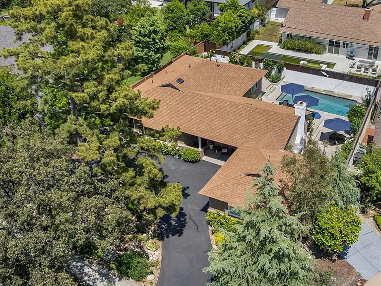 2030 N Altadena Dr — Photo 59