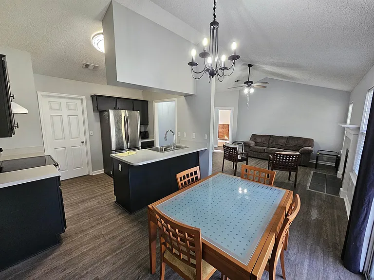 2428 Beechnut Ln — Photo 6