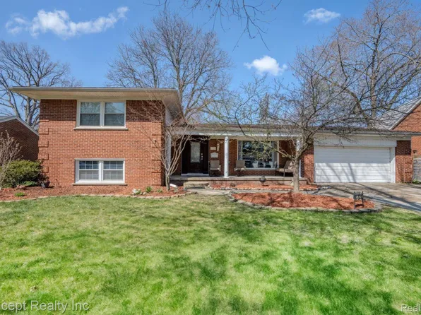 1720 Hawthorne St, Trenton, MI 48183