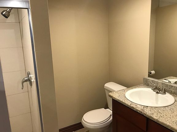 4th image of 10762 105th St