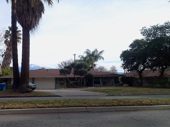 3rd image of 2823 Valencia Ave