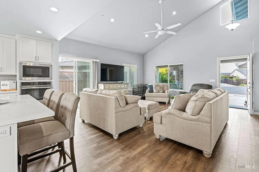 3690 Hillary Court - Photo 4