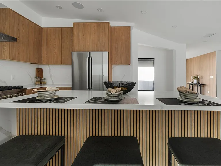 3873 Royal Woods Dr — Photo 12