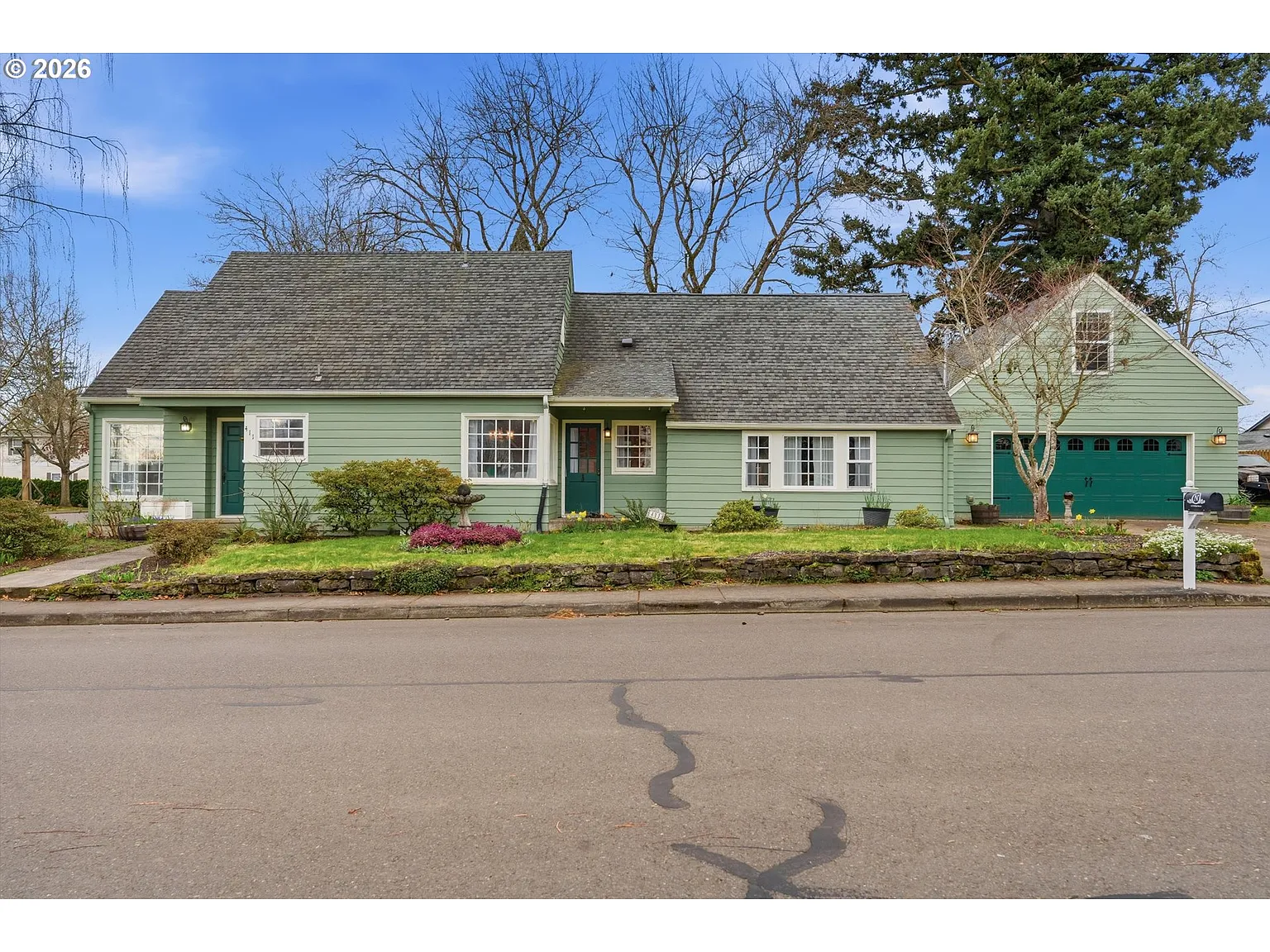 411 N Elm St photo 1