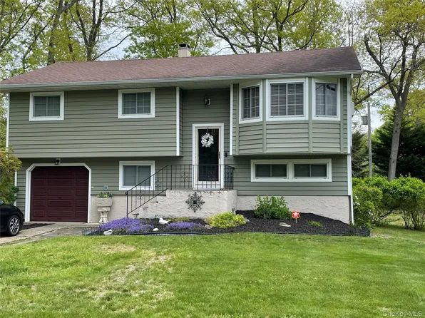 247 Bow Drive, Hauppauge, NY 11788