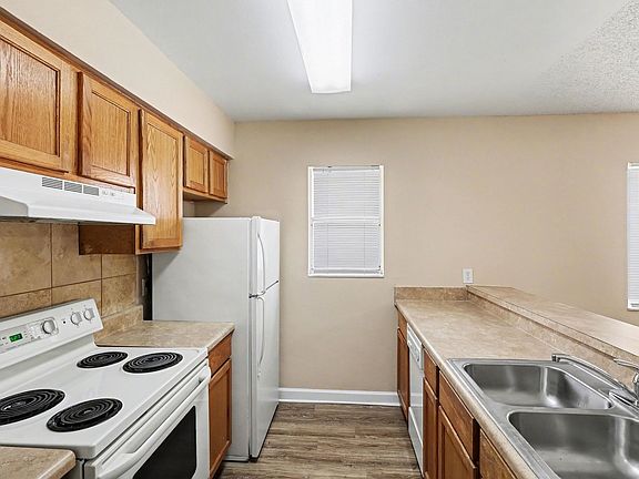 3rd image of 2414 Fox Hollow Dr