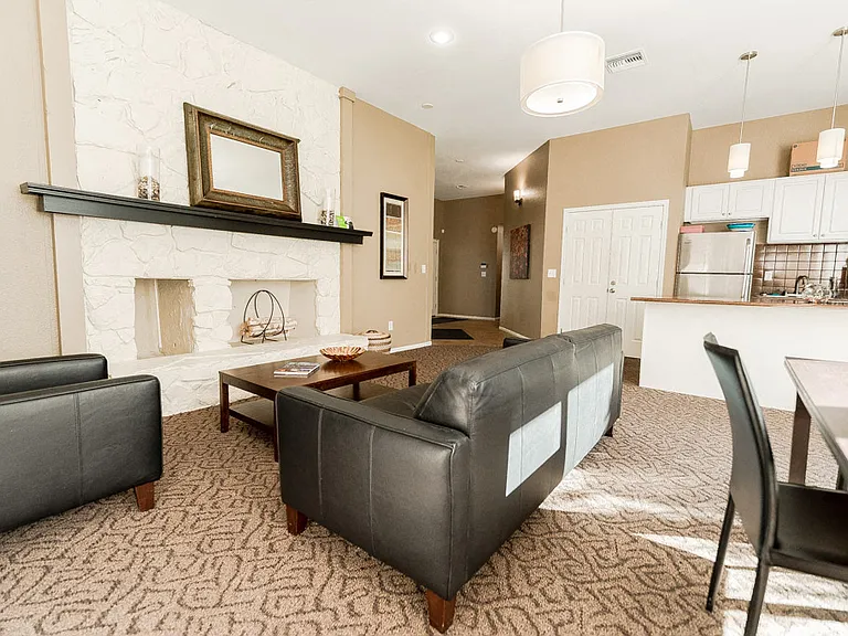 Lakewood Apartments - Arbor Pointe Apartments - Clubhouse