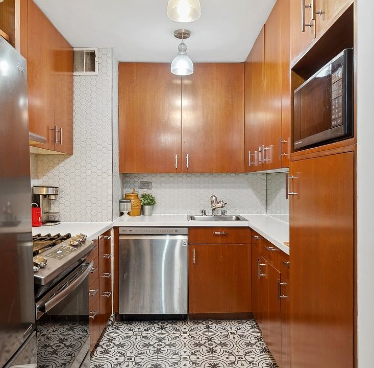 2nd image of 305 E 40th St APT 3F