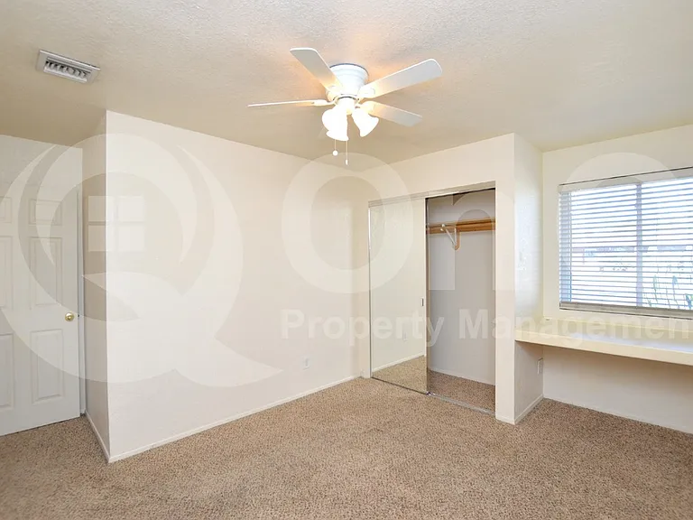 5019 E Laurel Ln — Photo 14