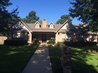 407 Phillips Cir, Wake Village, TX 75501