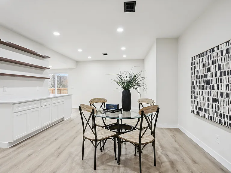 1357 S Lake Sherwood Dr — Photo 32