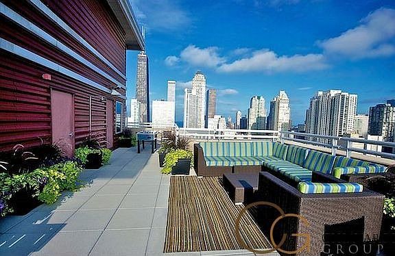 5th image of 121 W Chestnut St APT 3502
